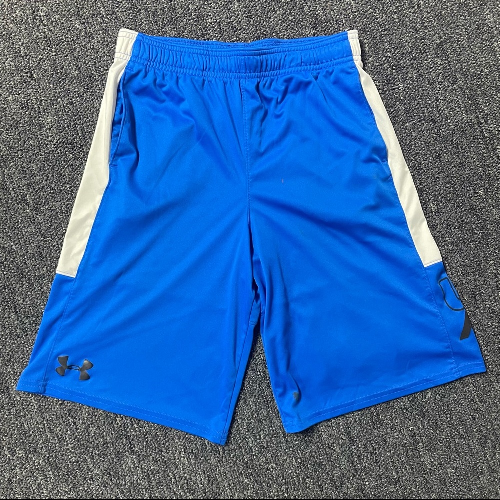 Under Armor heat-gear loose fitting basketball shorts, size Youth Large, EUC!
